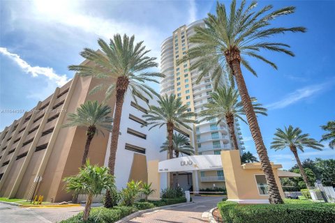 Condo in Hallandale Beach, Florida, 2 bedrooms  № 1326027 - photo 10