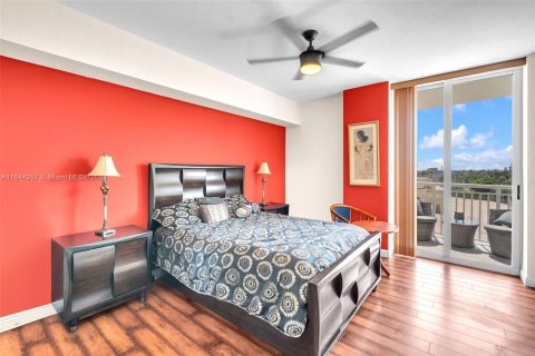 Condo in Hallandale Beach, Florida, 2 bedrooms  № 1326027 - photo 2