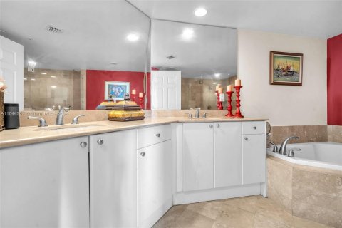 Copropriété à vendre à Hallandale Beach, Floride: 2 chambres, 121.14 m2 № 1326027 - photo 3