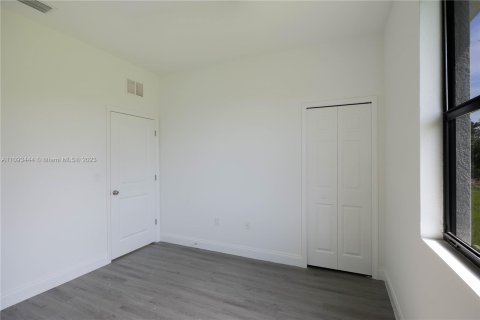 Casa en venta en Lehigh Acres, Florida, 3 dormitorios, 136.47 m2 № 1418 - foto 23