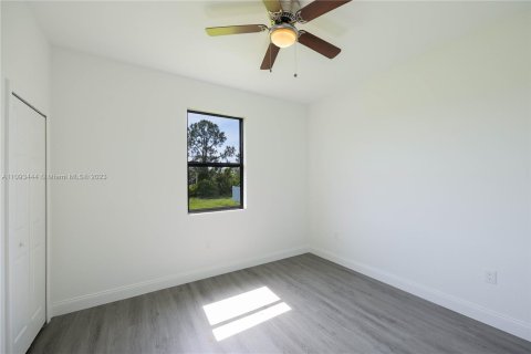 House in Lehigh Acres, Florida 3 bedrooms, 136.47 sq.m. № 1418 - photo 22