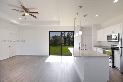 Casa en venta en Lehigh Acres, Florida, 3 dormitorios, 136.47 m2 № 1418 - foto 12