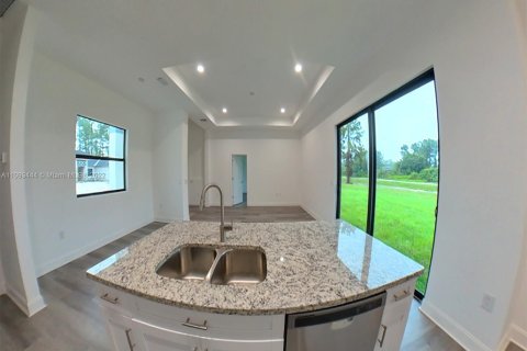 Casa en venta en Lehigh Acres, Florida, 3 dormitorios, 151.24 m2 № 1418 - foto 4