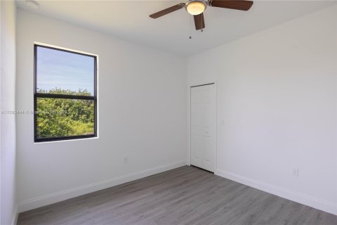 Casa en venta en Lehigh Acres, Florida, 3 dormitorios, 136.47 m2 № 1418 - foto 25