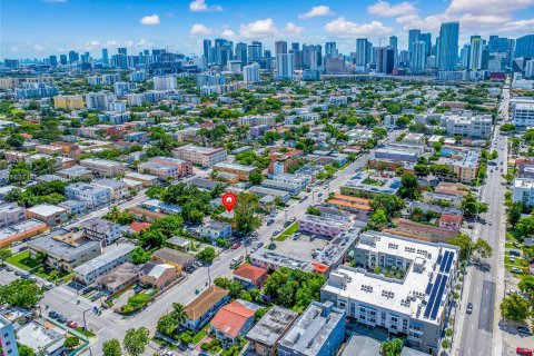 Propiedad comercial en venta en Miami, Florida, 287.44 m2 № 1309575 - foto 9