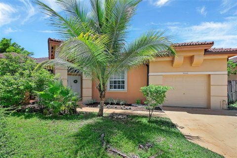 Villa ou maison à vendre à Cutler Bay, Floride: 4 chambres, 191.1 m2 № 1309485 - photo 1