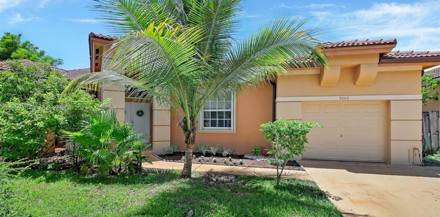 House in Cutler Bay, Florida 4 bedrooms, 191.1 sq.m. № 1309485