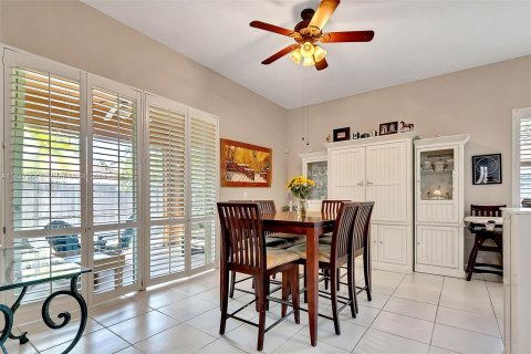 Casa en venta en Cutler Bay, Florida, 4 dormitorios, 191.1 m2 № 1309485 - foto 9