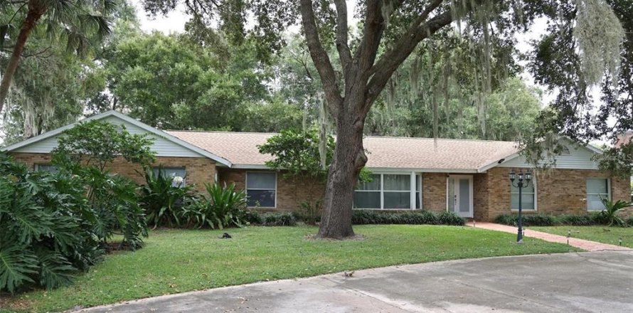 House in Windermere, Florida 4 bedrooms, 240.43 sq.m. № 1386344