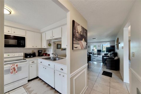 Condo in New Port Richey, Florida, 2 bedrooms  № 1324945 - photo 22