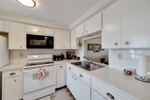 Condo in New Port Richey, Florida, 2 bedrooms  № 1324945 - photo 23