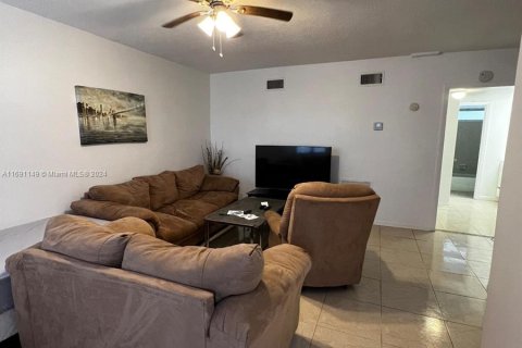 Condo in Boca Raton, Florida, 1 bedroom  № 1437741 - photo 4