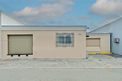 Immobilier commercial à vendre à Hialeah, Floride № 1095211 - photo 4