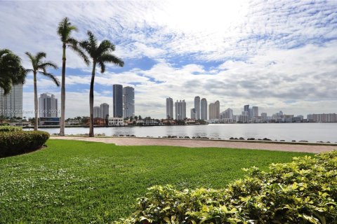 Condominio en venta en Aventura, Florida, 2 dormitorios, 126.81 m2 № 1095486 - foto 28