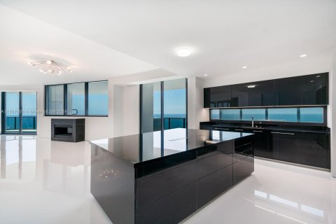 Condominio en venta en Sunny Isles Beach, Florida, 3 dormitorios, 294.59 m2 № 1095572 - foto 5