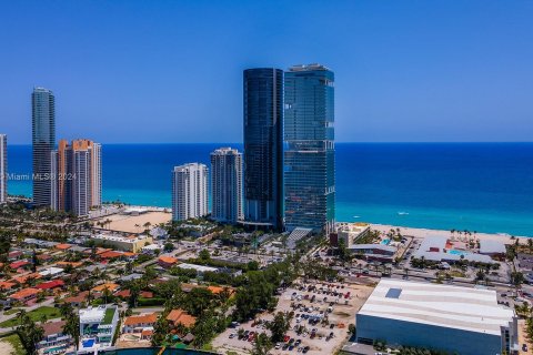 Condominio en venta en Sunny Isles Beach, Florida, 3 dormitorios, 294.59 m2 № 1095572 - foto 14