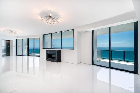 Condo in Sunny Isles Beach, Florida, 3 bedrooms  № 1095572 - photo 1