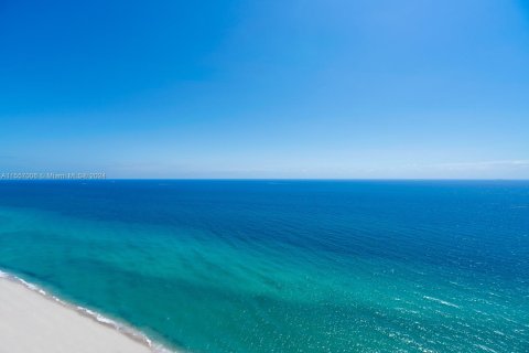 Condominio en venta en Sunny Isles Beach, Florida, 3 dormitorios, 294.59 m2 № 1095572 - foto 17