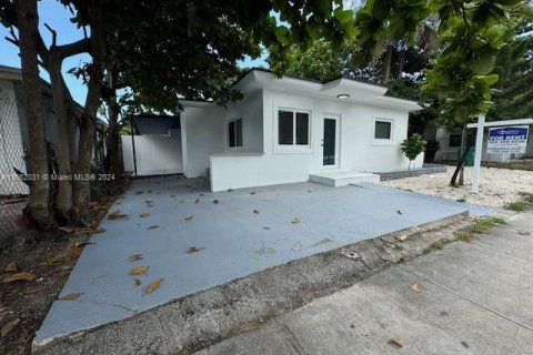 Villa ou maison à louer à Miami, Floride: 2 chambres, 66.43 m2 № 1369238 - photo 3