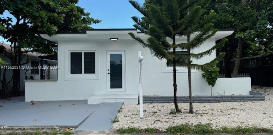 House in Miami, Florida 2 bedrooms, 66.43 sq.m. № 1369238