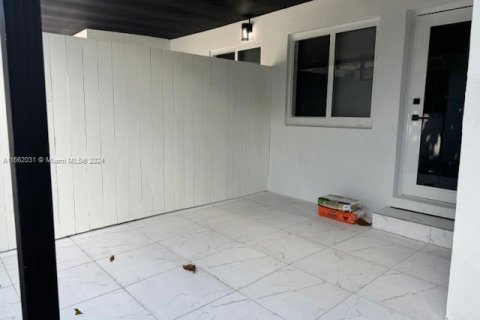 House in Miami, Florida 2 bedrooms, 66.43 sq.m. № 1369238 - photo 12