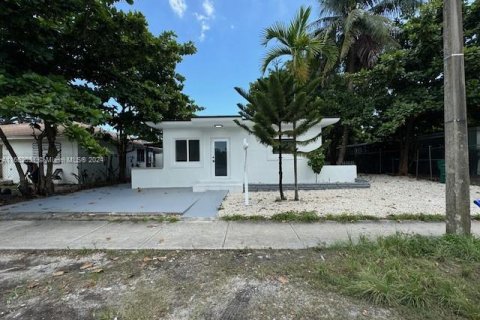 Casa en alquiler en Miami, Florida, 2 dormitorios, 66.43 m2 № 1369238 - foto 2