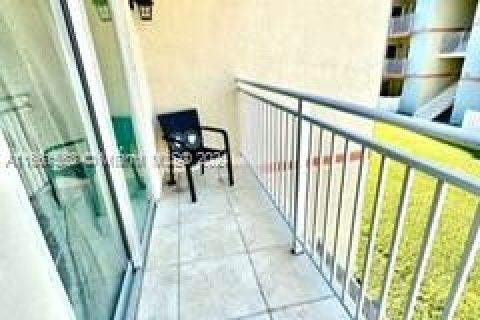 Copropriété à louer à Hialeah, Floride: 2 chambres, 102.75 m2 № 1369138 - photo 3