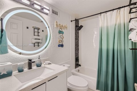 Condo in Hollywood, Florida, 2 bedrooms  № 1369239 - photo 10