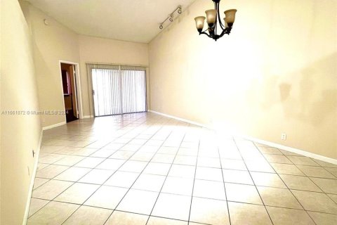 Casa en venta en Tamarac, Florida, 2 dormitorios, 114.64 m2 № 1369182 - foto 5