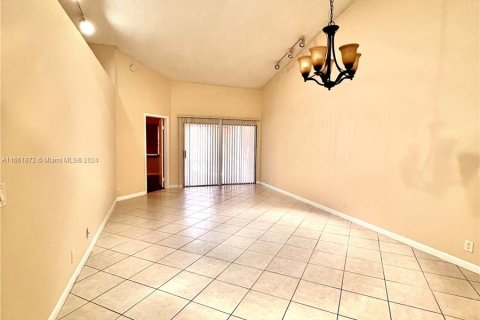 House in Tamarac, Florida 2 bedrooms, 114.64 sq.m. № 1369182 - photo 6