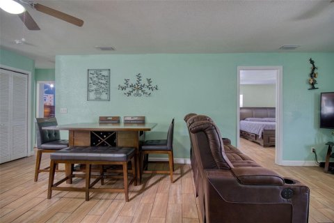 Casa en venta en Tampa, Florida, 4 dormitorios, 144.93 m2 № 1363362 - foto 12