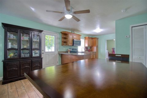 House in Tampa, Florida 4 bedrooms, 144.93 sq.m. № 1363362 - photo 13