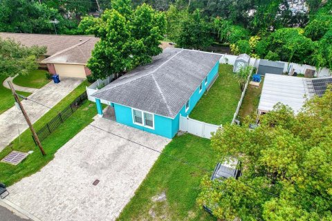 Casa en venta en Tampa, Florida, 4 dormitorios, 144.93 m2 № 1363362 - foto 1