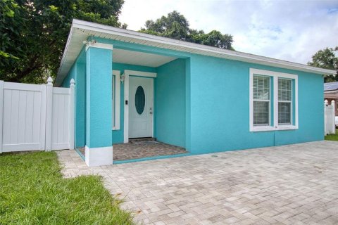 Casa en venta en Tampa, Florida, 4 dormitorios, 144.93 m2 № 1363362 - foto 3