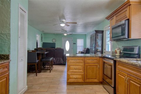 Villa ou maison à vendre à Tampa, Floride: 4 chambres, 144.93 m2 № 1363362 - photo 8