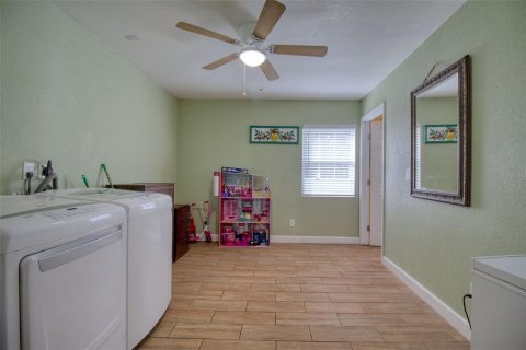 House in Tampa, Florida 4 bedrooms, 144.93 sq.m. № 1363362 - photo 27