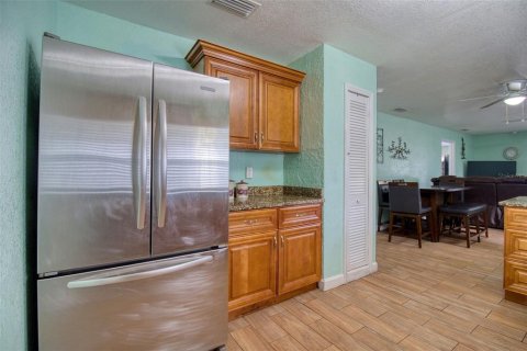 Casa en venta en Tampa, Florida, 4 dormitorios, 144.93 m2 № 1363362 - foto 7