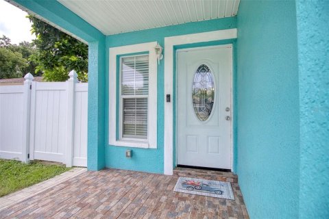 House in Tampa, Florida 4 bedrooms, 144.93 sq.m. № 1363362 - photo 4