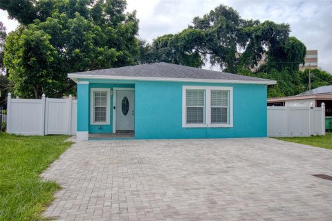 Villa ou maison à vendre à Tampa, Floride: 4 chambres, 144.93 m2 № 1363362 - photo 2