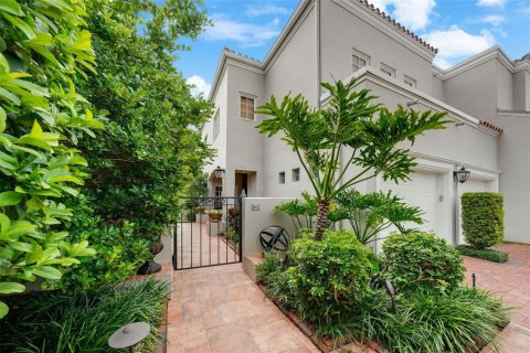 Adosado en venta en Tampa, Florida, 4 dormitorios, 264.03 m2 № 1363361 - foto 1