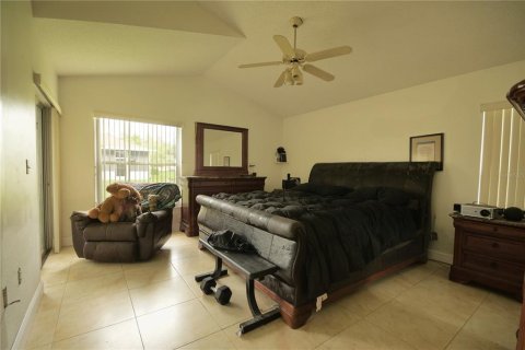 House in Kissimmee, Florida 5 bedrooms, 248.33 sq.m. № 1363333 - photo 15