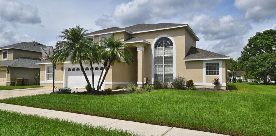 House in Kissimmee, Florida 5 bedrooms, 248.33 sq.m. № 1363333