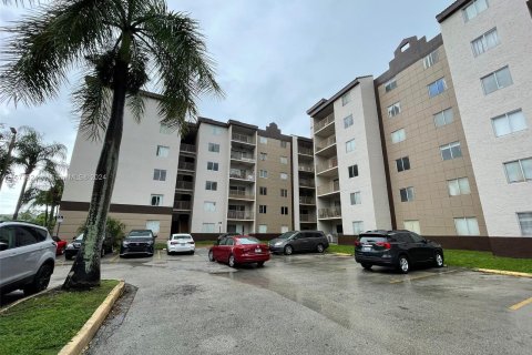 Condominio en venta en Miami, Florida, 2 dormitorios, 81.48 m2 № 1406028 - foto 2