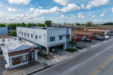 Propiedad comercial en venta en Hialeah, Florida № 1406072 - foto 8