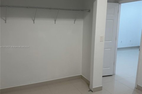 Propiedad comercial en venta en Hialeah, Florida № 1406072 - foto 22