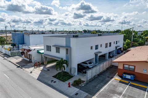 Commercial property in Hialeah, Florida № 1406072 - photo 9