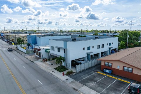 Immobilier commercial à vendre à Hialeah, Floride № 1406072 - photo 2