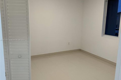 Propiedad comercial en venta en Hialeah, Florida № 1406072 - foto 18