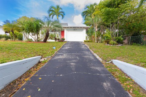 House in West Palm Beach, Florida 3 bedrooms, 95.69 sq.m. № 1081659 - photo 23