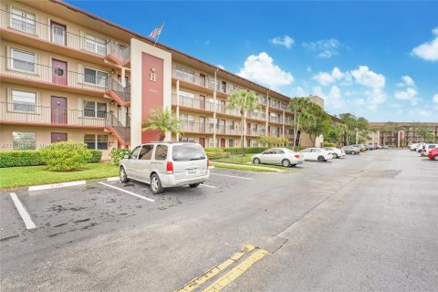 Condominio en venta en Pembroke Pines, Florida, 1 dormitorio, 75.34 m2 № 993461 - foto 1